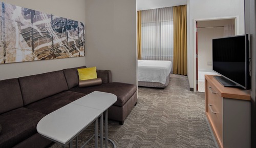 Suite, 1 très grand lit et 1 canapé-lit