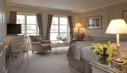 Chambre Supérieure, 1 très grand lit, côté jardin