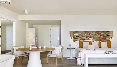 Beyond ME + Suite with Private Pool Sea View (2+1)