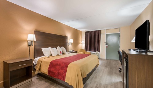 Chambre, 1 très grand lit, accessible aux personnes à mobilité réduite, fumeurs