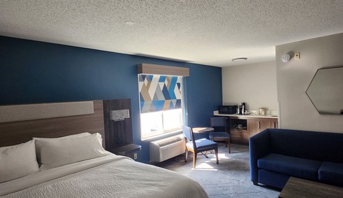 Suite, 1 très grand lit et 1 canapé-lit