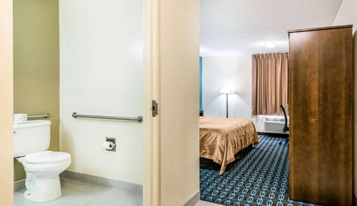 Chambre, 1 très grand lit, accessible aux personnes à mobilité réduite, non-fumeurs
