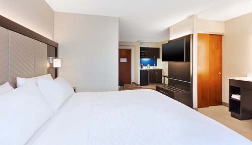Suite, 1 très grand lit et 1 canapé-lit