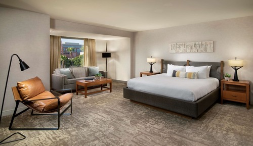 Chambre Deluxe, 1 très grand lit et 1 canapé-lit