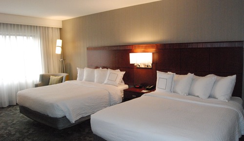 Chambre, plusieurs lits