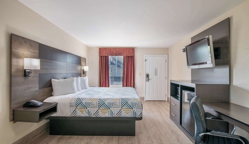 Chambre Deluxe, 1 très grand lit, non-fumeurs, réfrigérateur et four à micro-ondes