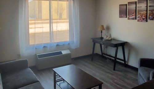 Suite Standard, 1 très grand lit et 1 canapé-lit (with Pull out Couch, Non-pet friendly)