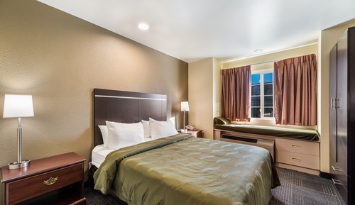 Chambre, 1 grand lit, accessible aux personnes à mobilité réduite, non-fumeurs