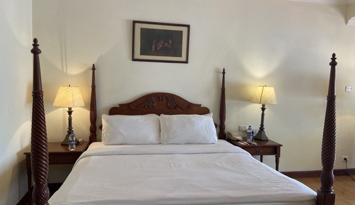 Chambre, 1 très grand lit, vue jardin (Colonial)