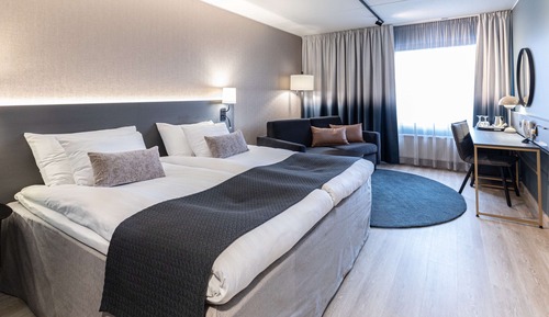 Chambre Supérieure, 1 très grand lit, baignoire