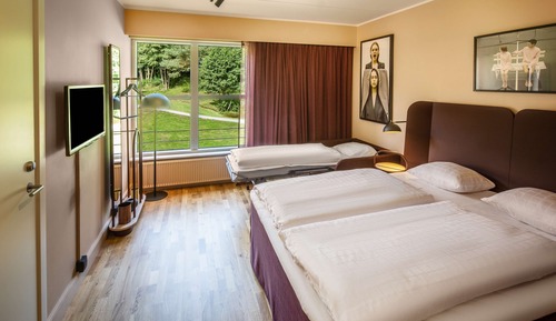 Chambre Familiale (Three)