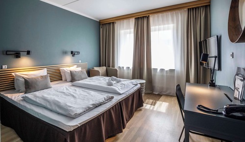 Chambre, 1 très grand lit