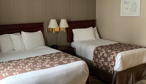 Chambre, plusieurs lits