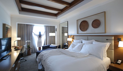Chambre Classique, 1 très grand lit, vue piscine