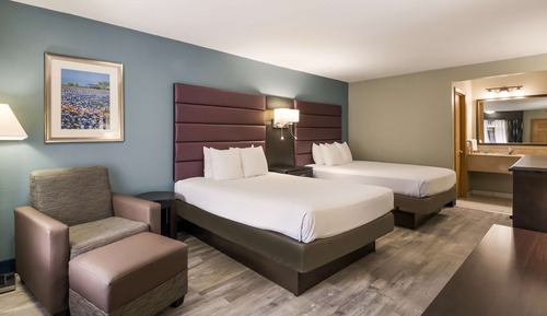 Chambre Standard, 2 grands lits, non-fumeurs, réfrigérateur et four à micro-ondes