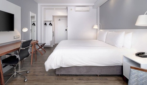 Chambre, accessible aux personnes à mobilité réduite (Universal)