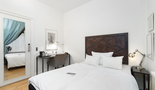 Economy Room (1 Semidouble Bed 140x200cm)
