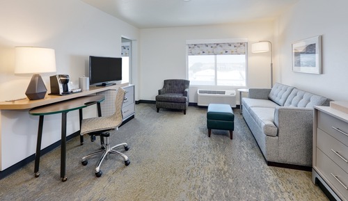 Suite, 1 très grand lit et 1 canapé-lit, accessible aux personnes à mobilité réduite (Communication)