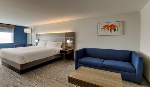 Suite, 1 très grand lit et 1 canapé-lit