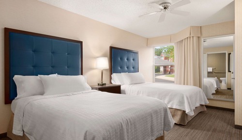 Suite, 2 lits doubles, accessible aux personnes à mobilité réduite, baignoire