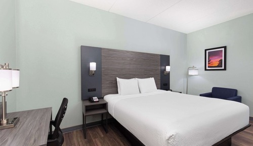 Chambre, 1 très grand lit, non-fumeurs