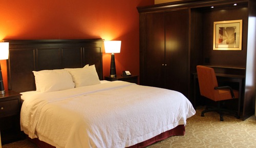 Chambre, 1 très grand lit, accessible aux personnes à mobilité réduite