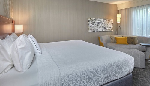 Chambre, 1 très grand lit et 1 canapé-lit