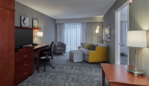 Suite, 1 très grand lit et 1 canapé-lit