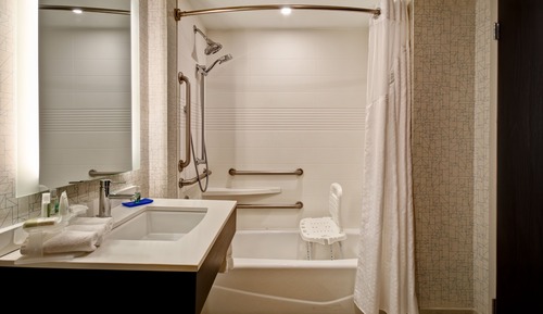 Chambre Standard, 2 grands lits, accessible aux personnes à mobilité réduite