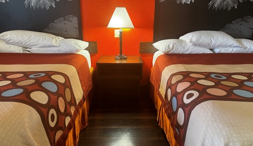 Chambre, 2 grands lits, accessible aux personnes à mobilité réduite, non-fumeurs (Roll-In Shower)