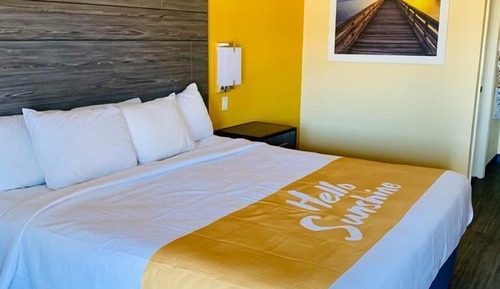Chambre, 1 très grand lit, accessible aux personnes à mobilité réduite, non-fumeurs (Mobility)