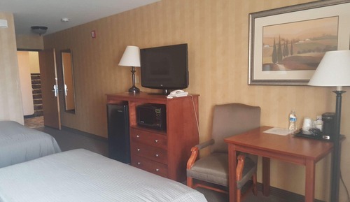 Chambre Standard, 2 grands lits, accessible aux personnes à mobilité réduite, baignoire
