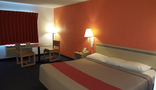 Chambre Simple, 1 très grand lit