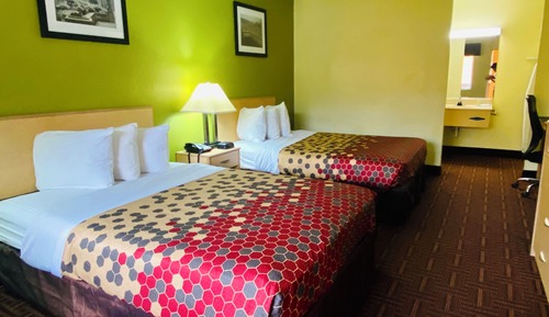 Chambre, 2 lits doubles, accessible aux personnes à mobilité réduite, non-fumeurs (Roll-In Shower)