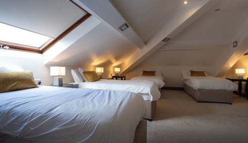 Appartement, balcon, vue canal
