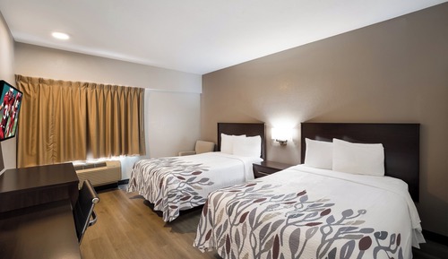 Chambre Standard, 2 lits doubles, accessible aux personnes à mobilité réduite (Smoke Free)