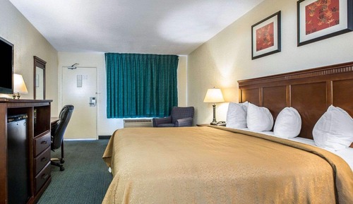 Chambre Standard, 1 très grand lit, accessible aux personnes à mobilité réduite (Roll-In Shower)