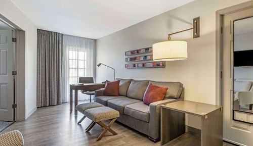 Suite, plusieurs lits, non-fumeurs (Wet Bar)