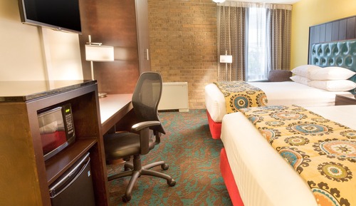 Chambre Deluxe, 2 grands lits, réfrigérateur et four à micro-ondes