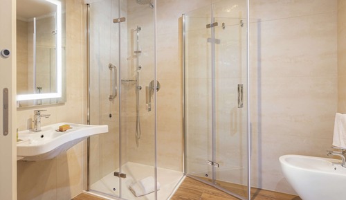 Chambre, 1 grand lit, accessible aux personnes à mobilité réduite