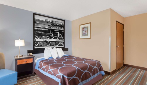 Chambre, 1 grand lit, four à micro-ondes