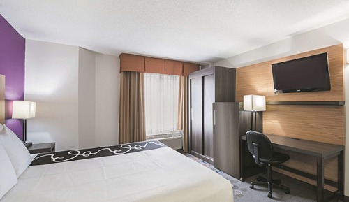 Chambre, 1 très grand lit, non-fumeurs