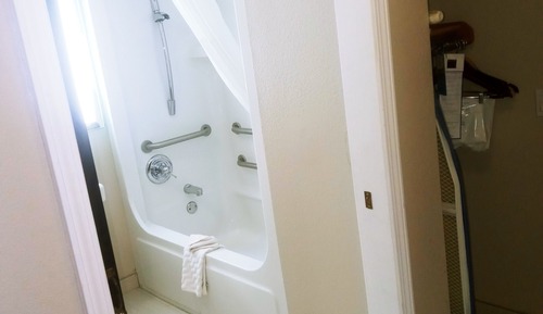 Chambre, 1 grand lit, accessible aux personnes à mobilité réduite, non-fumeurs (Mobility)