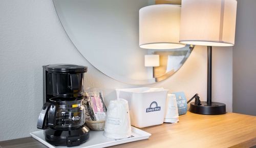 Chambre, 2 grands lits, accessible aux personnes à mobilité réduite (Mobility, Roll-In-Shower)