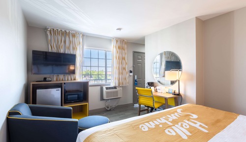 Chambre, 1 très grand lit, accessible aux personnes à mobilité réduite (Mobility, Roll-In-Shower)