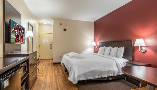 Chambre Premium, 1 très grand lit (Upgraded Bedding & Snack, Smoke Free)
