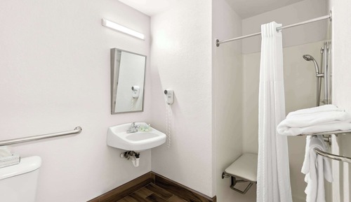Chambre, 1 grand lit, accessible aux personnes à mobilité réduite, non-fumeurs