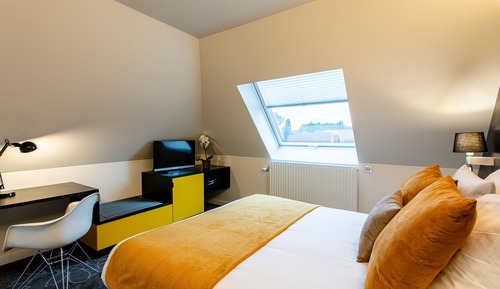 Chambre Premium, 1 grand lit, non-fumeurs, accès piscine