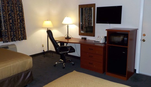 Chambre Standard, 2 lits doubles, non-fumeurs, réfrigérateur et four à micro-ondes