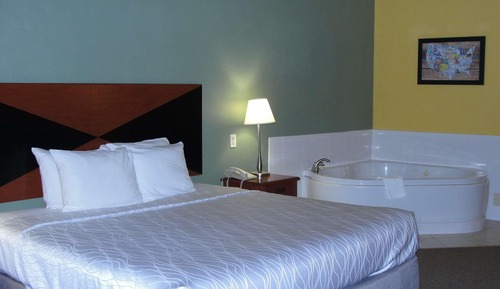 Suite, 1 très grand lit, non-fumeurs, baignoire à jets